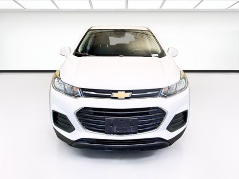 Used 2018 Chevrolet Trax LS FWD image 2