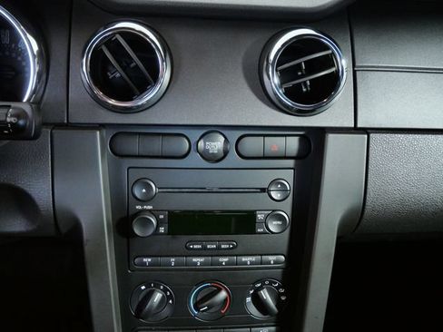 Used 2005 Ford Mustang Coupe RWD image 20