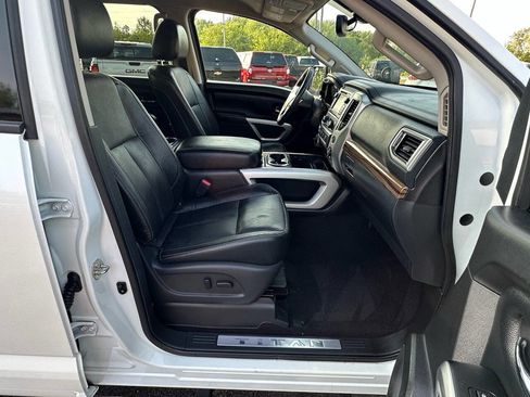 Used 2017 Nissan Titan SL image 25