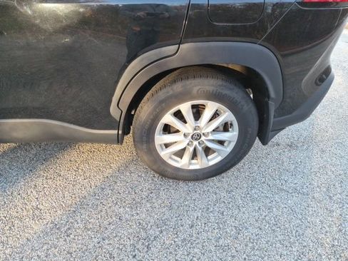 Used 2022 Toyota Corolla Cross LE image 6