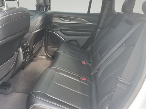 Used 2023 Jeep Grand Cherokee Overland AWD/4WD image 13