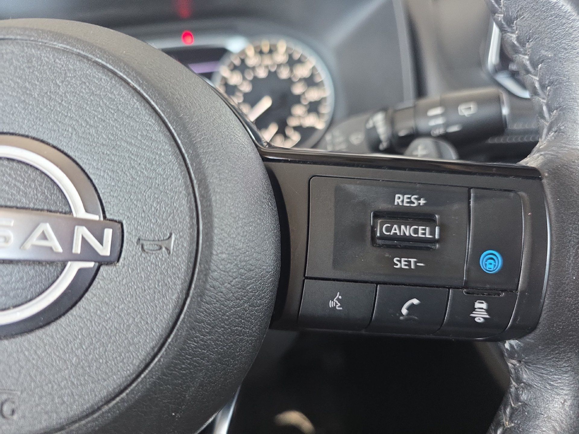 Used 2023 Nissan Rogue SV w/ SV Premium B Package FWD image 18