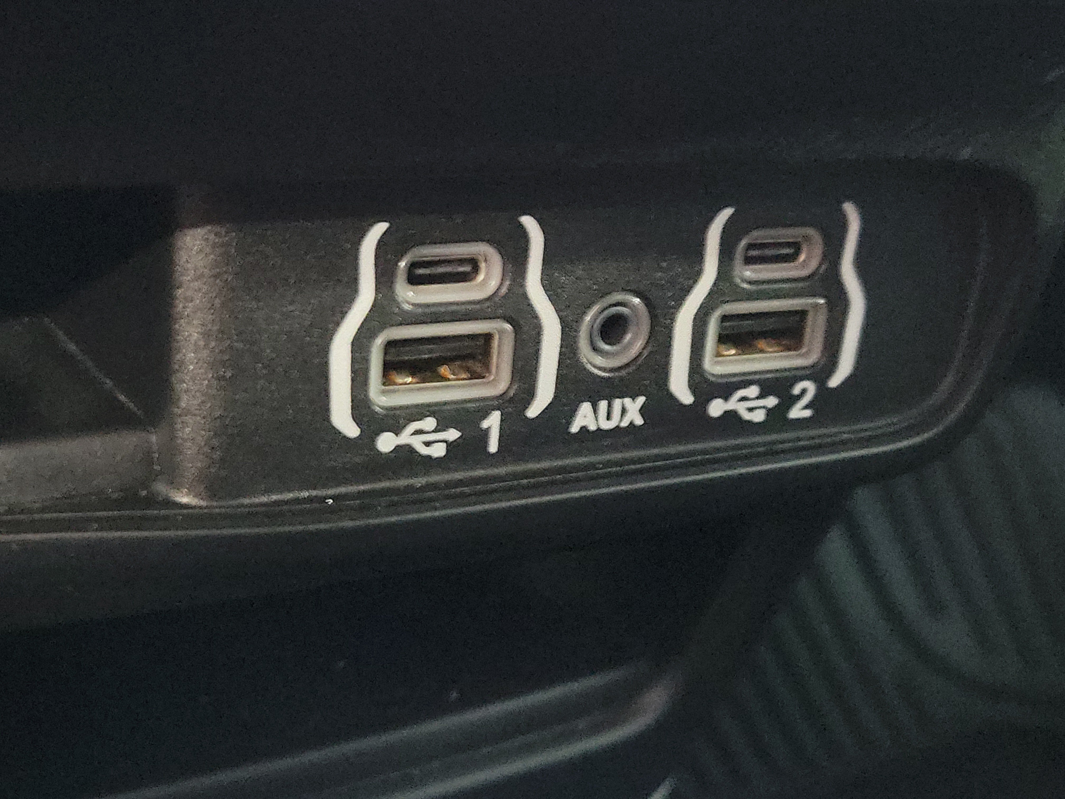 Used 2024 Chrysler Pacifica Limited FWD image 28