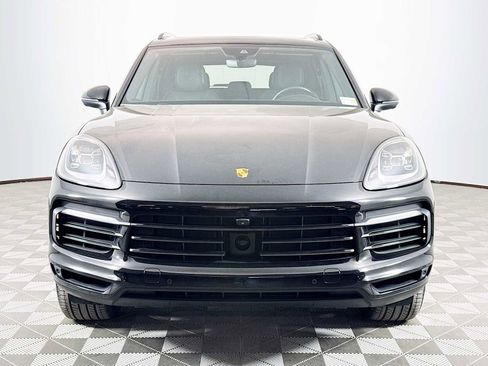 Used 2022 Porsche Cayenne image 2