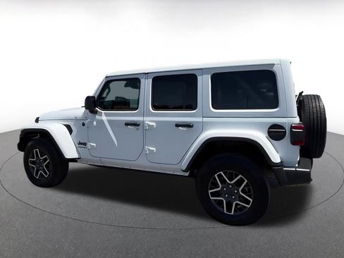 Used 2025 Jeep Wrangler Unlimited Sahara AWD/4WD image 10