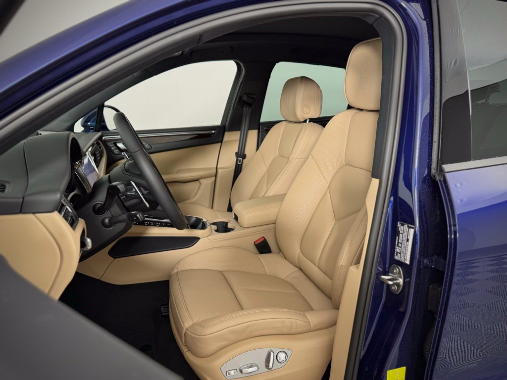Certified 2026 Porsche Macan S AWD/4WD image 5