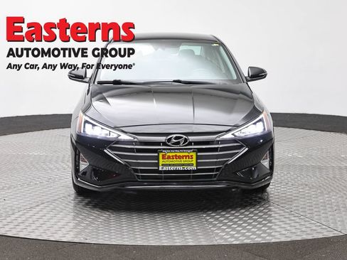 Used 2020 Hyundai Elantra Limited w/ Winter Weather Package FWD image 2