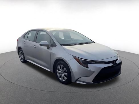 Used 2025 Toyota Corolla LE image 3