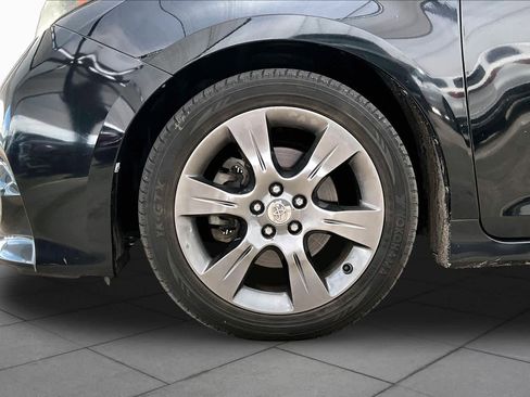 Used 2015 Toyota Sienna SE FWD image 11