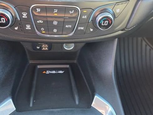 Used 2023 Chevrolet Traverse Premier AWD/4WD image 24