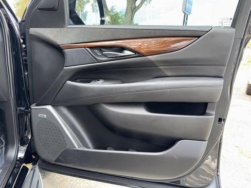 Used 2020 Cadillac Escalade 2WD image 23