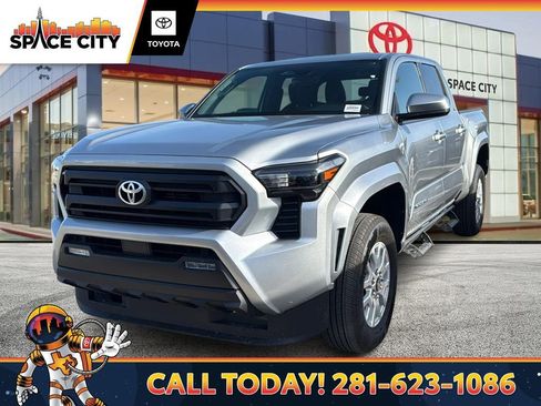 Used 2025 Toyota Tacoma SR5 image 1