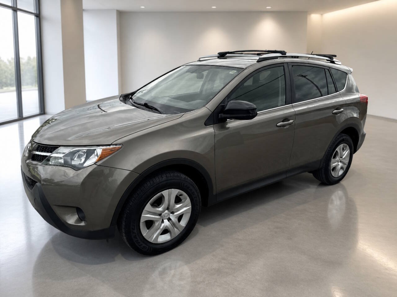 Used 2014 Toyota RAV4 LE AWD/4WD image 2