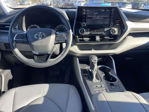Used 2020 Toyota Highlander LE image 15