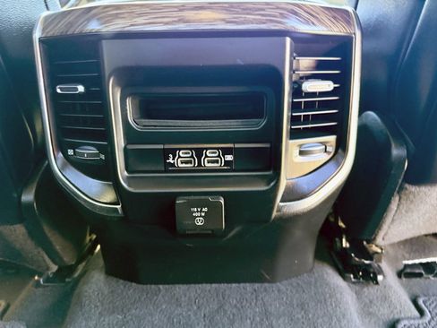 Used 2019 RAM 1500 Laramie AWD/4WD image 22