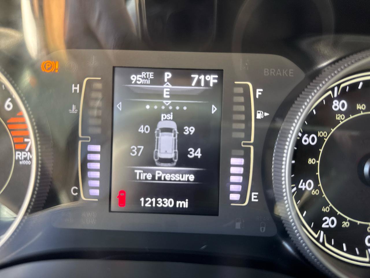 Used 2019 Jeep Cherokee Latitude w/ Popular Appearance Group FWD image 18