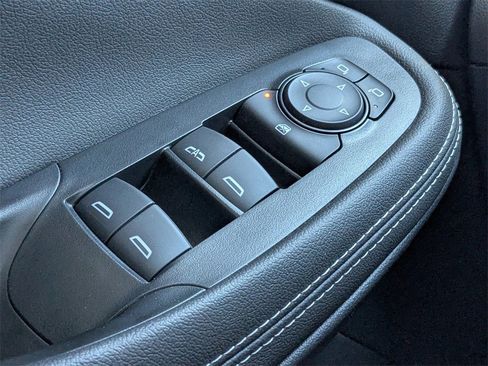 Used 2025 Buick Encore GX Avenir w/ Avenir Technology Package image 32