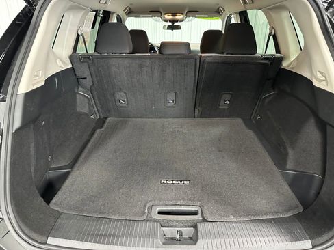 Used 2023 Nissan Rogue SV image 11