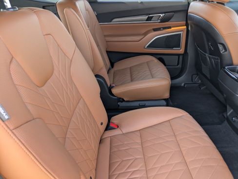 Certified 2025 Kia Telluride AWD image 14