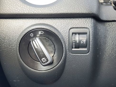 Used 2015 Volkswagen Tiguan SEL FWD image 20