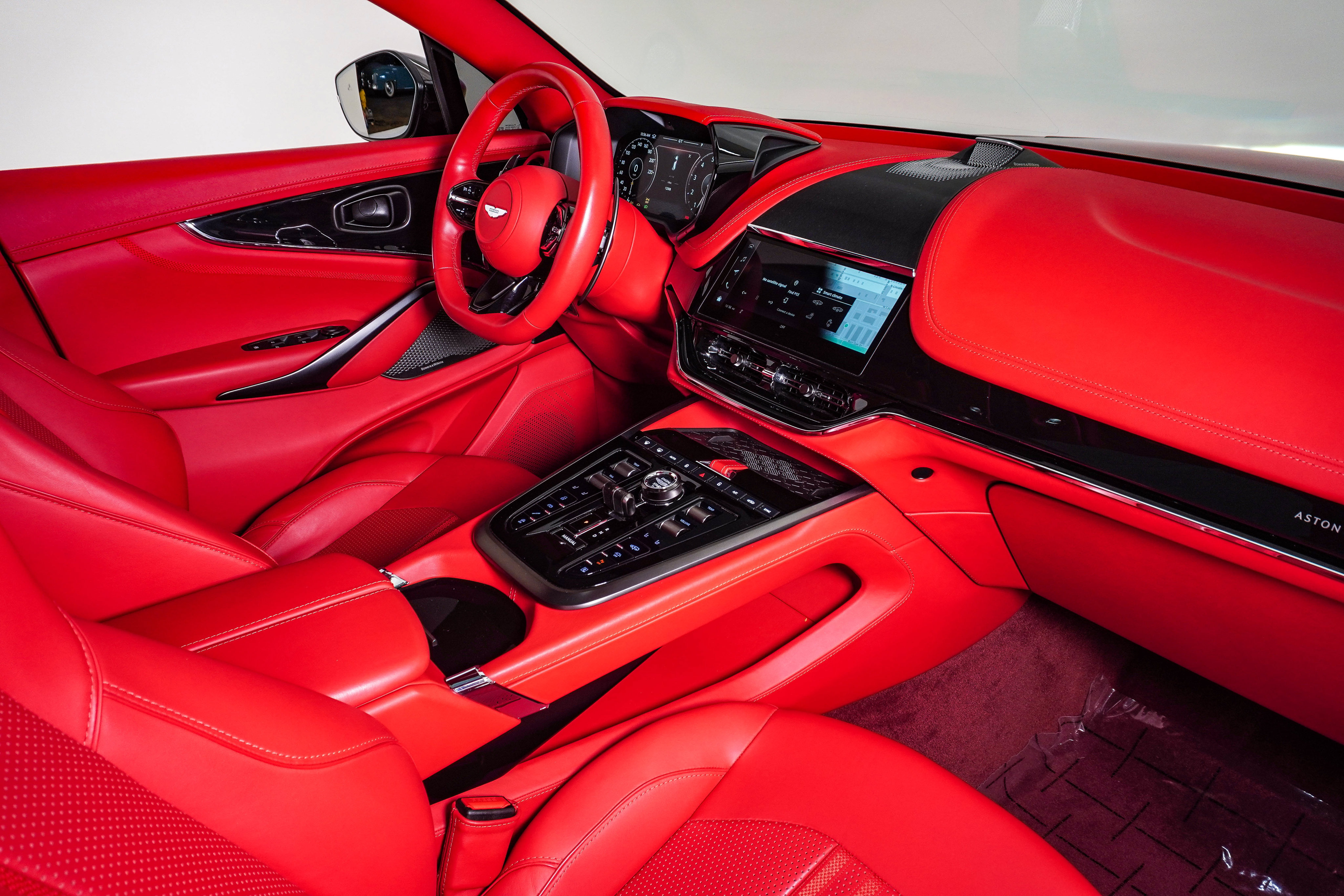 Used 2025 Aston Martin DBX 707 AWD/4WD image 17