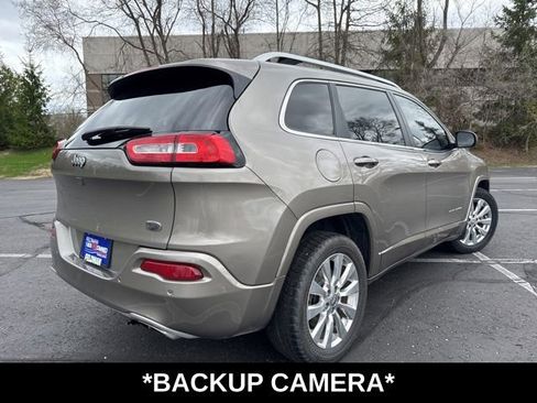Used 2017 Jeep Cherokee Overland w/ Technology Group FWD image 6
