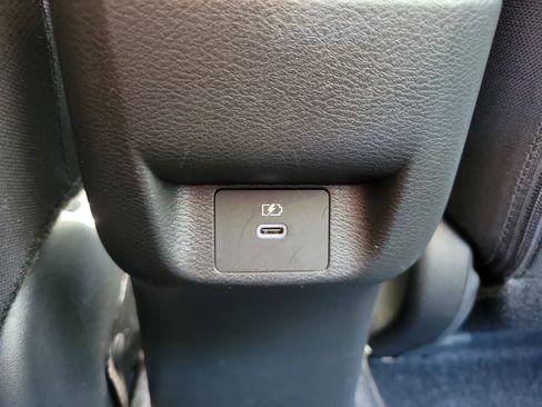 Used 2025 Nissan Versa SV image 9