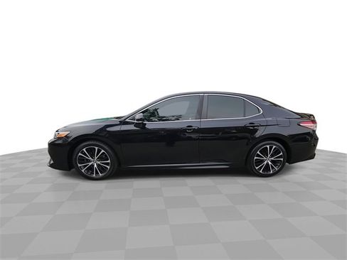Used 2019 Toyota Camry SE w/ Convenience Package image 5