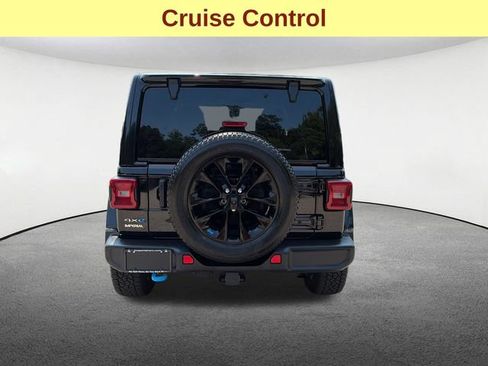 Used 2023 Jeep Wrangler Unlimited Sahara w/ Cold Weather Group AWD/4WD image 9