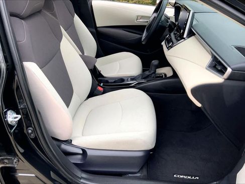 Used 2020 Toyota Corolla LE image 9