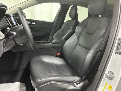 Used 2025 Volvo XC60 B5 Plus AWD/4WD image 9