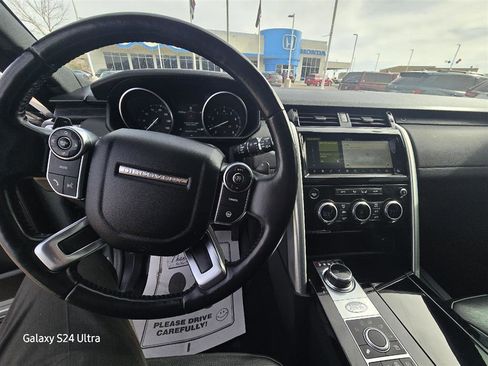 Used 2017 Land Rover Discovery HSE image 10