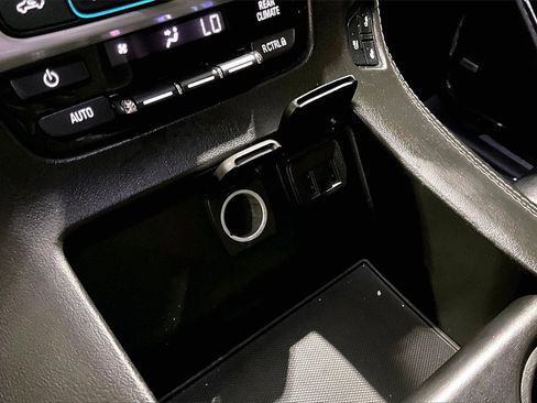 Used 2018 GMC Yukon XL SLT image 31