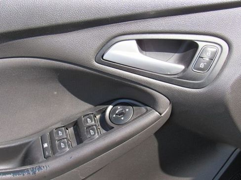 Used 2018 Ford Focus SEL FWD image 17