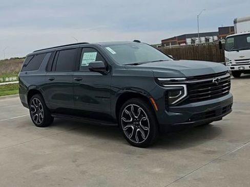 New 2026 Chevrolet Suburban RST AWD/4WD image 2