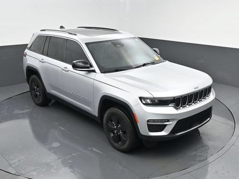 Used 2023 Jeep Grand Cherokee 4WD 4xe image 23