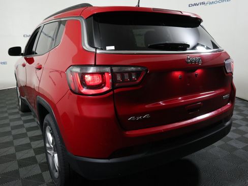 Used 2024 Jeep Compass Latitude AWD/4WD image 8