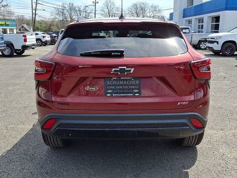 Used 2024 Chevrolet Trax RS w/ Driver Confidence Package image 8
