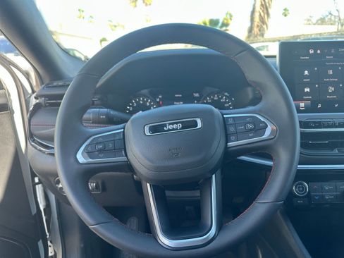 Used 2025 Jeep Compass Trailhawk image 27