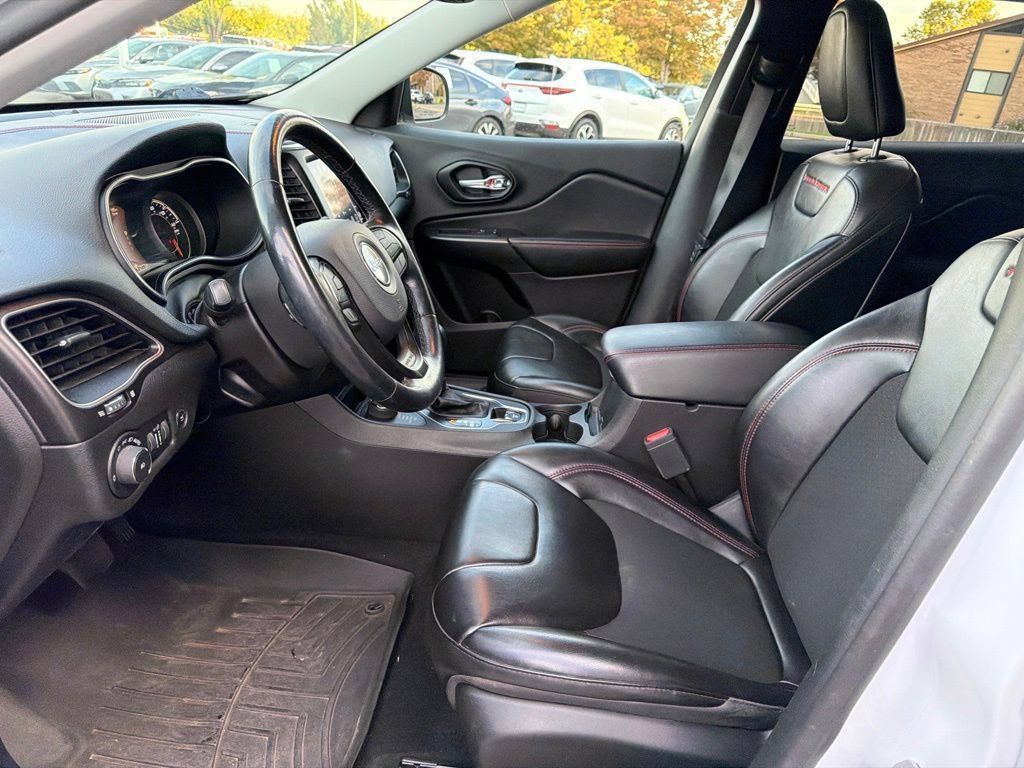 Used 2021 Jeep Cherokee Trailhawk w/ Comfort/Convenience Group AWD/4WD image 19