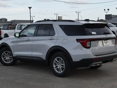 New 2026 Ford Explorer Active w/ Active Comfort Package image 4