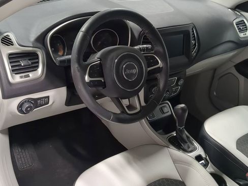Used 2019 Jeep Compass Latitude image 12