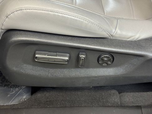 Used 2017 Honda CR-V Touring image 11