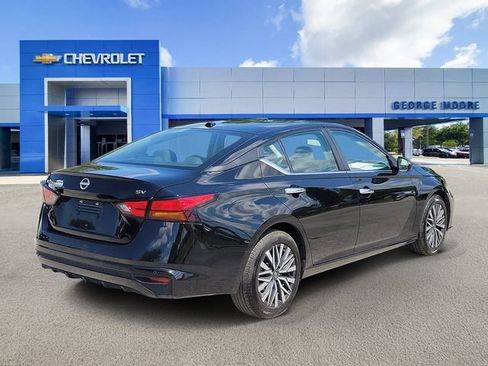 Used 2024 Nissan Altima 2.5 SV FWD image 4