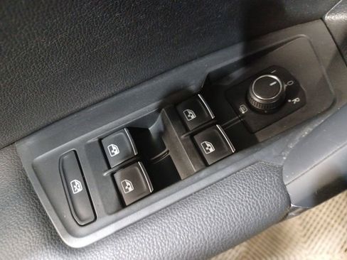 Used 2018 Volkswagen Tiguan SE w/ Panoramic Sunroof Package image 15