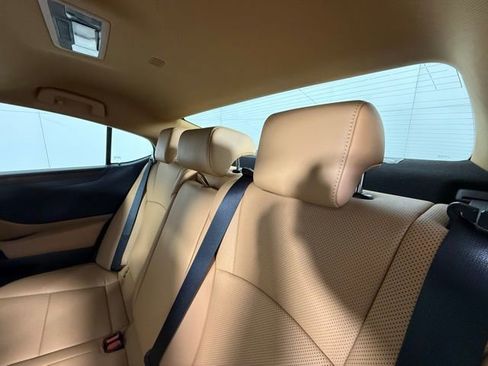 Certified 2025 Lexus ES 300h w/ Premium Package image 32