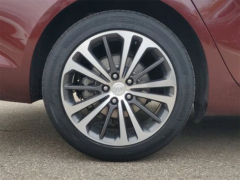 Used 2018 Buick Regal Essence w/ Driver Confidence Package #1 image 5