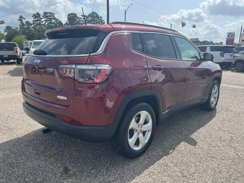 Used 2021 Jeep Compass Latitude FWD image 4