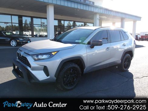 Used 2019 Toyota RAV4 LE image 1