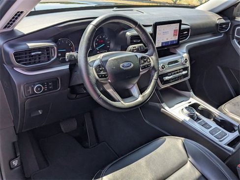 Used 2024 Ford Explorer XLT w/ Equipment Group 202A image 17